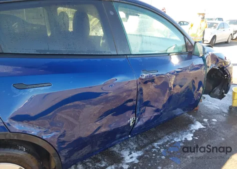 2021 Tesla Model Y Long Range Dual Motor All-Wheel Drive z USA, uszkodzony, nr VIN 5YJYGDEE3MF303713